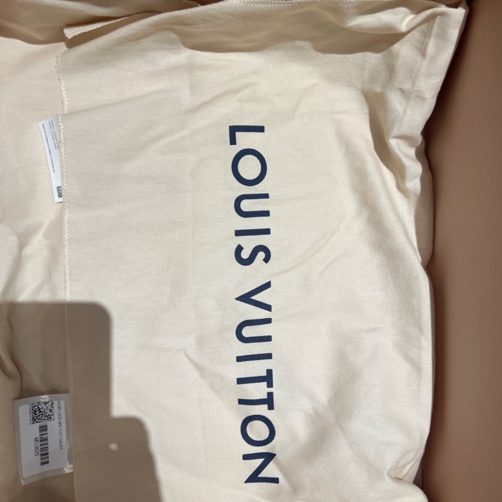 Louis Vuitton - Picture 5 of 6